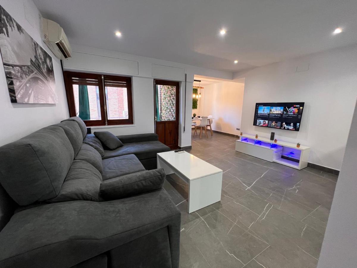 Apartamento Espacioso De Diseno A 3 Min Renfe. Cordova Esterno foto