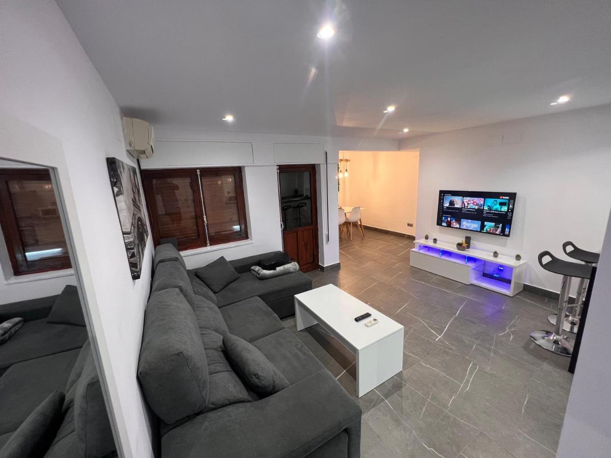 Apartamento Espacioso De Diseno A 3 Min Renfe. Cordova Esterno foto